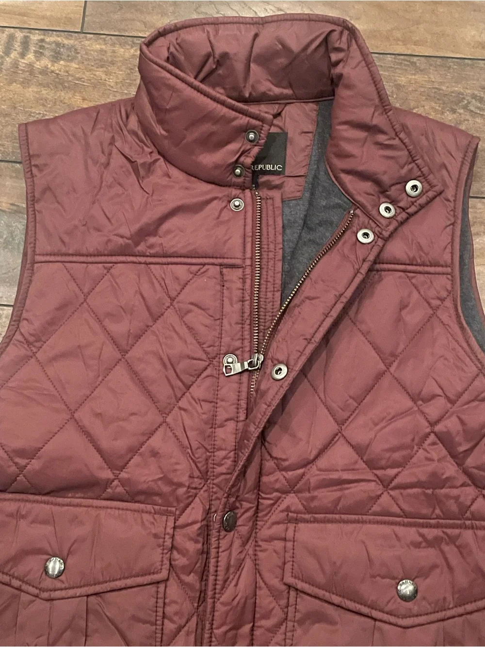 Banana Republic Men's Quilted Sleeveless Vest - Burgundy